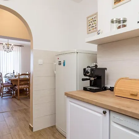 4 Bedroom In Apartment