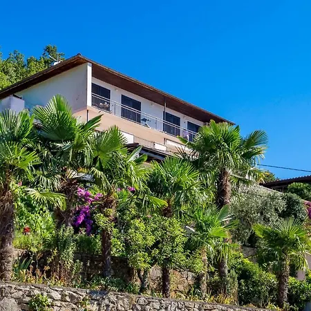4 Bedroom In *