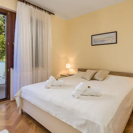 4 Bedroom In Apartment