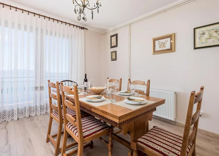 4 Bedroom In Apartment