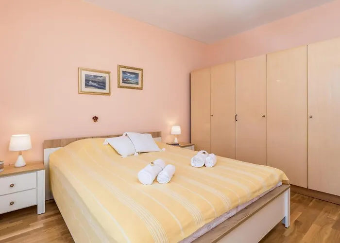 Apartment 4 Bedroom In