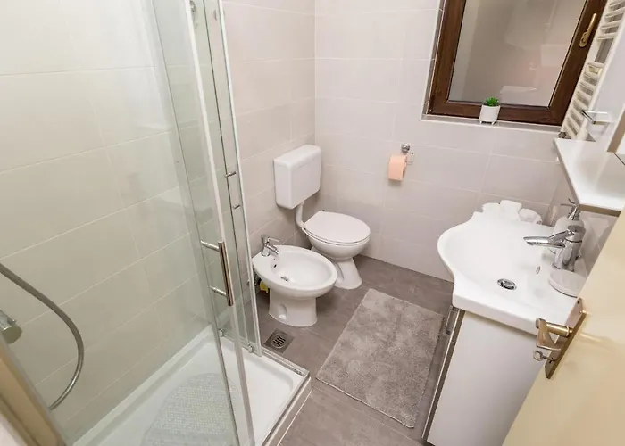 4 Bedroom In Apartment *