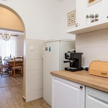 4 Bedroom In Lägenhet