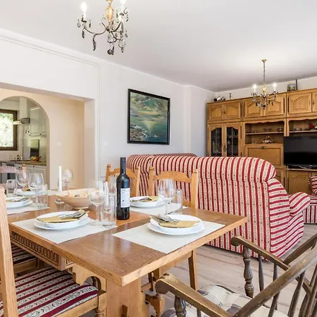 4 Bedroom In Lägenhet Opatija