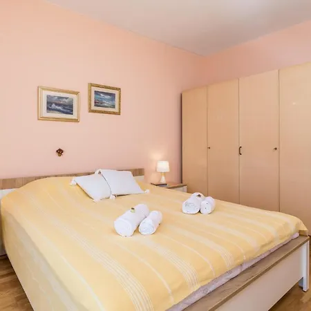 Lägenhet 4 Bedroom In